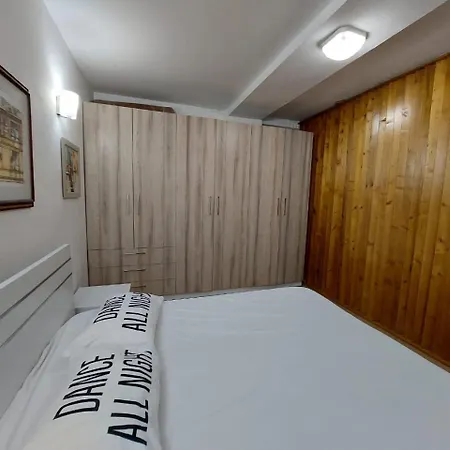 Staycation * Τίρανα