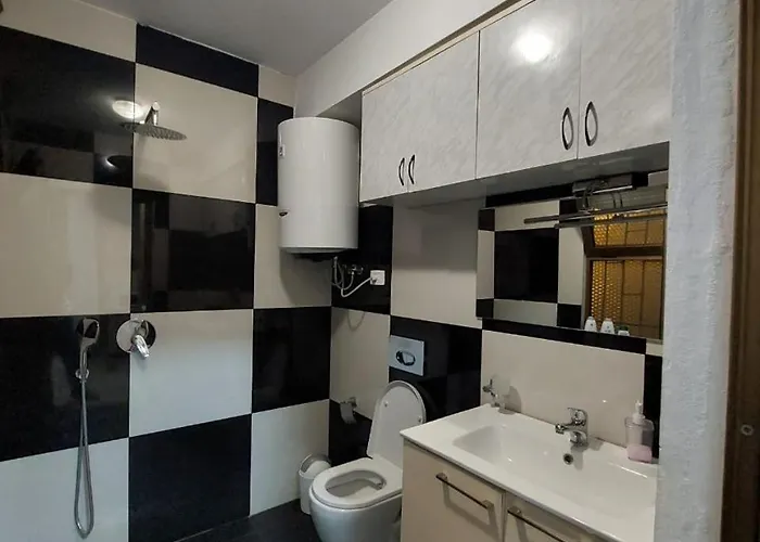 Staycation ティラナ